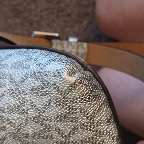 Micheal Kors silver monogram belted hip purse size S/M - Picture 8 of 15